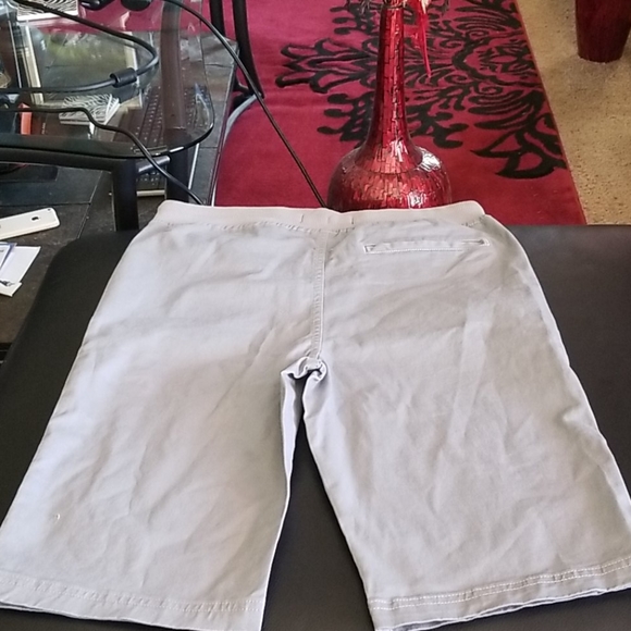 New Tommy Hilfiger Shorts - Picture 4 of 7